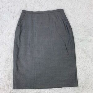MaxMara women’s Elegant Gray wool Pencil Skirt workwear